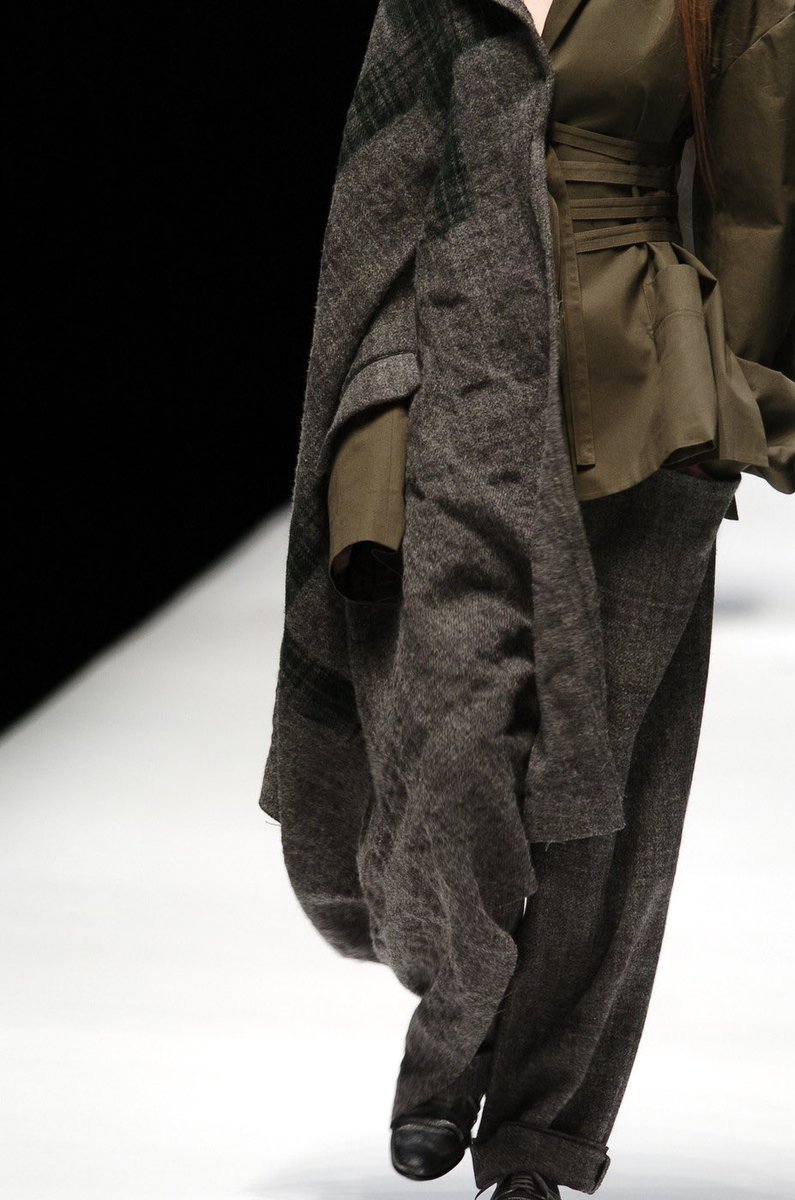 140ghostdance's tweet photo. Yohji Yamamoto Fall 2006 https://t.co/TxJdn5i5ej