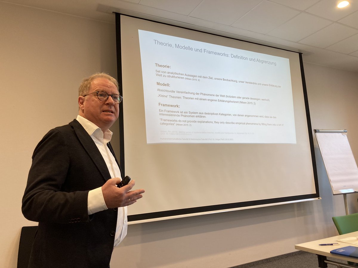 ALBruett's tweet photo. Der 2. Tag der @dfg_public Nachwuchsakademie Versorgungsforschung beginnt mit einen Vortrag zu Theorien (in) der Versorgungsforschung von @PfaffHolger! https://t.co/CAo3HkvB58