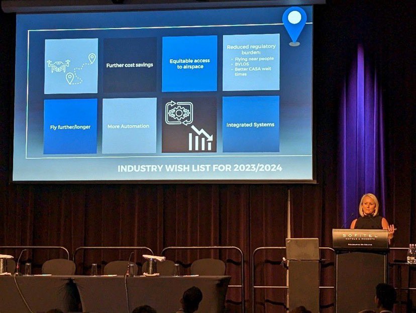Hoveruav's tweet photo. Fantastic day today presenting and giving commercial insights into the drone industry in front of an energetic and packed crowd at the @AvalonAIA 
#hoveruav #drones #rpas #utm #uas #aviation @JackieDujmovic https://t.co/8dSxGxXhPQ