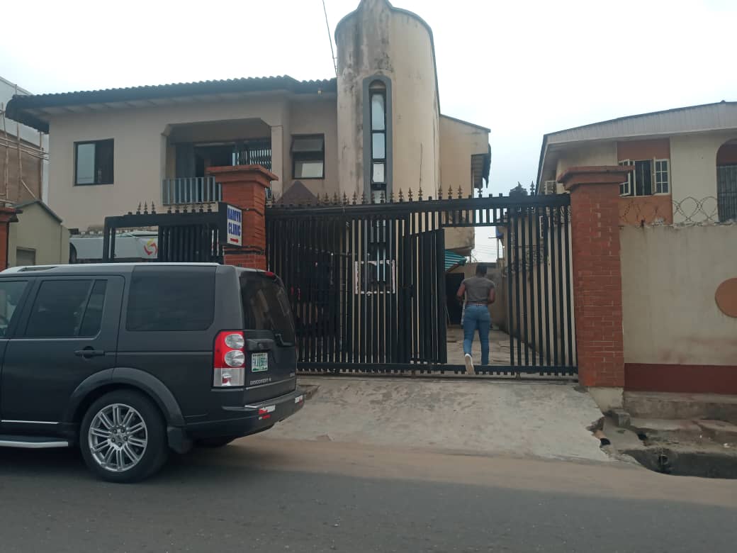 For Sale!!!
Description - A well maintained (gated and fenced) Open plan office space on two floors strategically located on a very busy eye catching environment in Ojodu
Location - Adebowale Street, Ojodu, Lagos

Title - Federal C of O
Price - #50m 

 Contact 07061275927