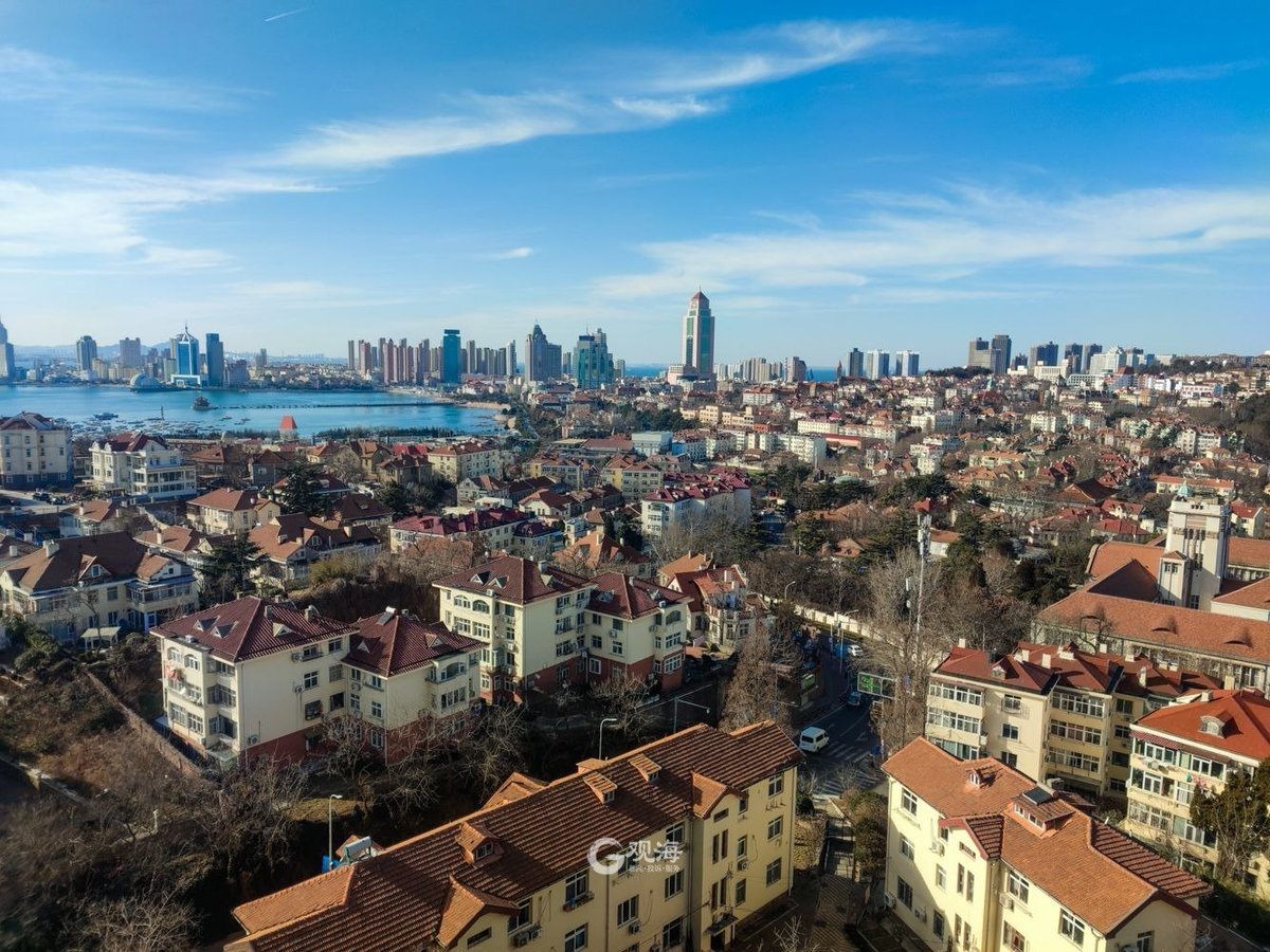 The view of the blue sky, the sea and the old town can be seen in the distance in Qingdao. GUANHAI