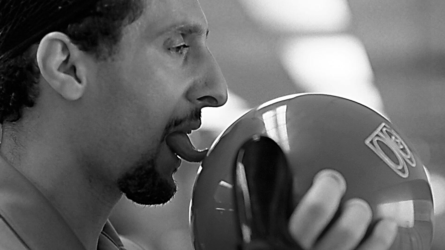 'Incluso cuando la vida es triste todavía puede haber humor. La vida está llena de ambas cosas, no de una sola. Nada es una cosa sola'.
#JohnTurturro 28Feb1957
🎞️El gran Lebowski