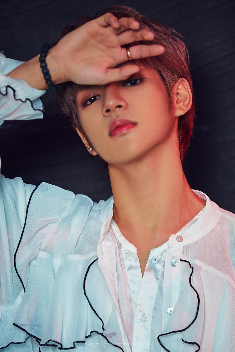 HORI7ONofficial's tweet photo. "𝑲𝑰𝑴" CONCEPT PHOTO ✨

#HORI7ON #호라이즌 #KIM #킴 https://t.co/4u5DILckzI