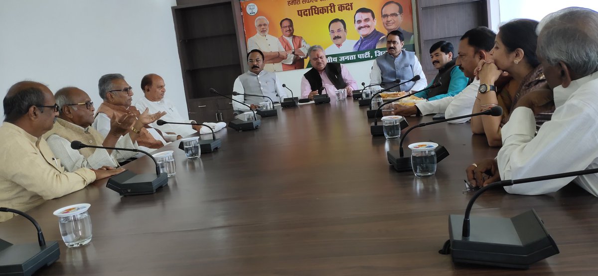 RanveerSinghMP's tweet photo. आज रीवा में संभाग कार्यालय अटल कुंज में क्षेत्र संगठन महामंत्री श्री @ajayjamwalbjp जी ने रीवा जिले के भाजपा के वरिष्ठ पदाधिकारियों / कार्यकर्ताओं के साथ चाय पर चर्चा की।
@BJP4MP https://t.co/XSdlMUXeN6