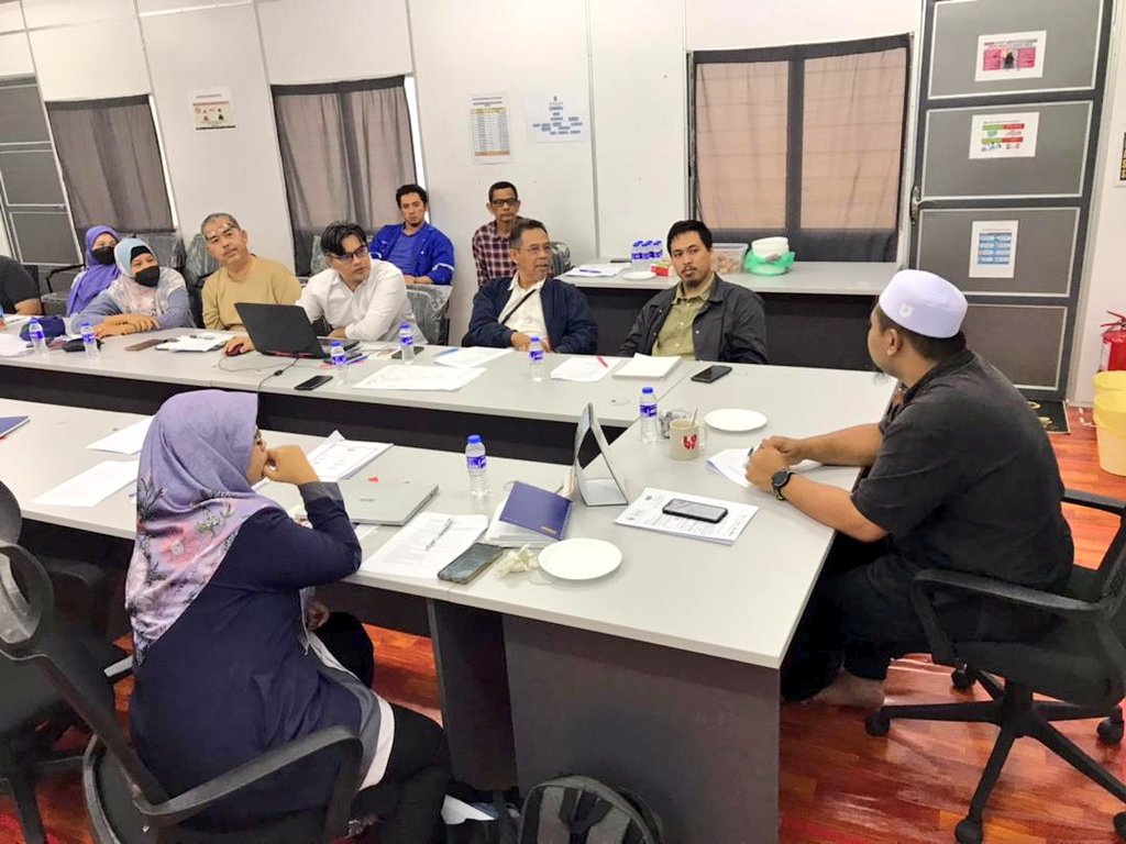 PasukanProjekTrg (@teamprojektrg) on Twitter photo Mesyuarat teknikal no.19 bagi projek Pembangunan Cukai Sentral, Kemaman ,Terengganu.
<a href="/IrhjNapi/">Ir.Hj.MohdNapi</a> <a href="/Azha_Mustapha/">Azhar Mustapha</a> <a href="/hafiezPPK1_JKR/">Ir. Mohd Hafiz Bin Yahya</a> <a href="/TeamProjekTrg/">PasukanProjekTrg</a> <a href="/JKRTerengganu/">JKR Terengganu</a> #JKR #BerJasaKepadaRakyat Mesyuarat teknikal no.19 bagi projek Pembangunan Cukai Sentral, Kemaman ,Terengganu.
<a href="/IrhjNapi/">Ir.Hj.MohdNapi</a> <a href="/Azha_Mustapha/">Azhar Mustapha</a> <a href="/hafiezPPK1_JKR/">Ir. Mohd Hafiz Bin Yahya</a> <a href="/TeamProjekTrg/">PasukanProjekTrg</a> <a href="/JKRTerengganu/">JKR Terengganu</a> #JKR #BerJasaKepadaRakyat