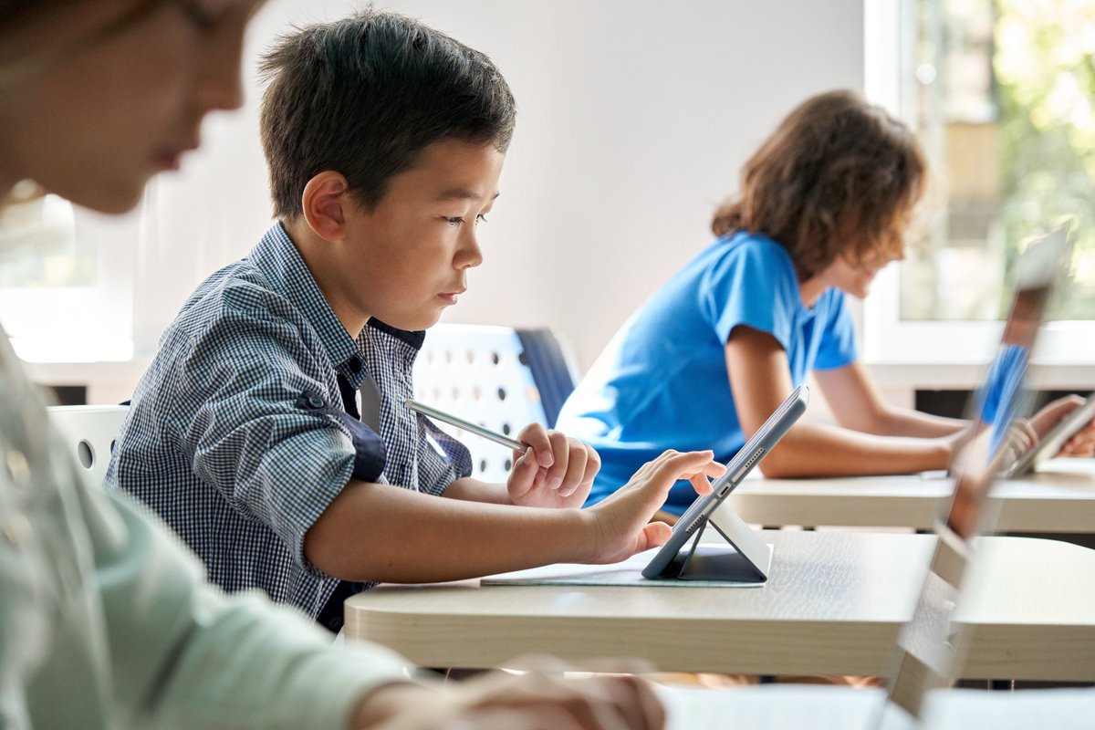 Bildung_RLP's tweet photo. Und schon wieder Geld💰 aus dem #DigitalPakt #Schule🏫💻💪: Diesmal gibt es für die VG #Sprendlingen-#Gensingen fast 234.000 Euro. @ISB_Foerderbank @pl_rlp @rlpNews
Zur PM:👇https://t.co/bEPTGlG2ID https://t.co/8BSf5dDpyS