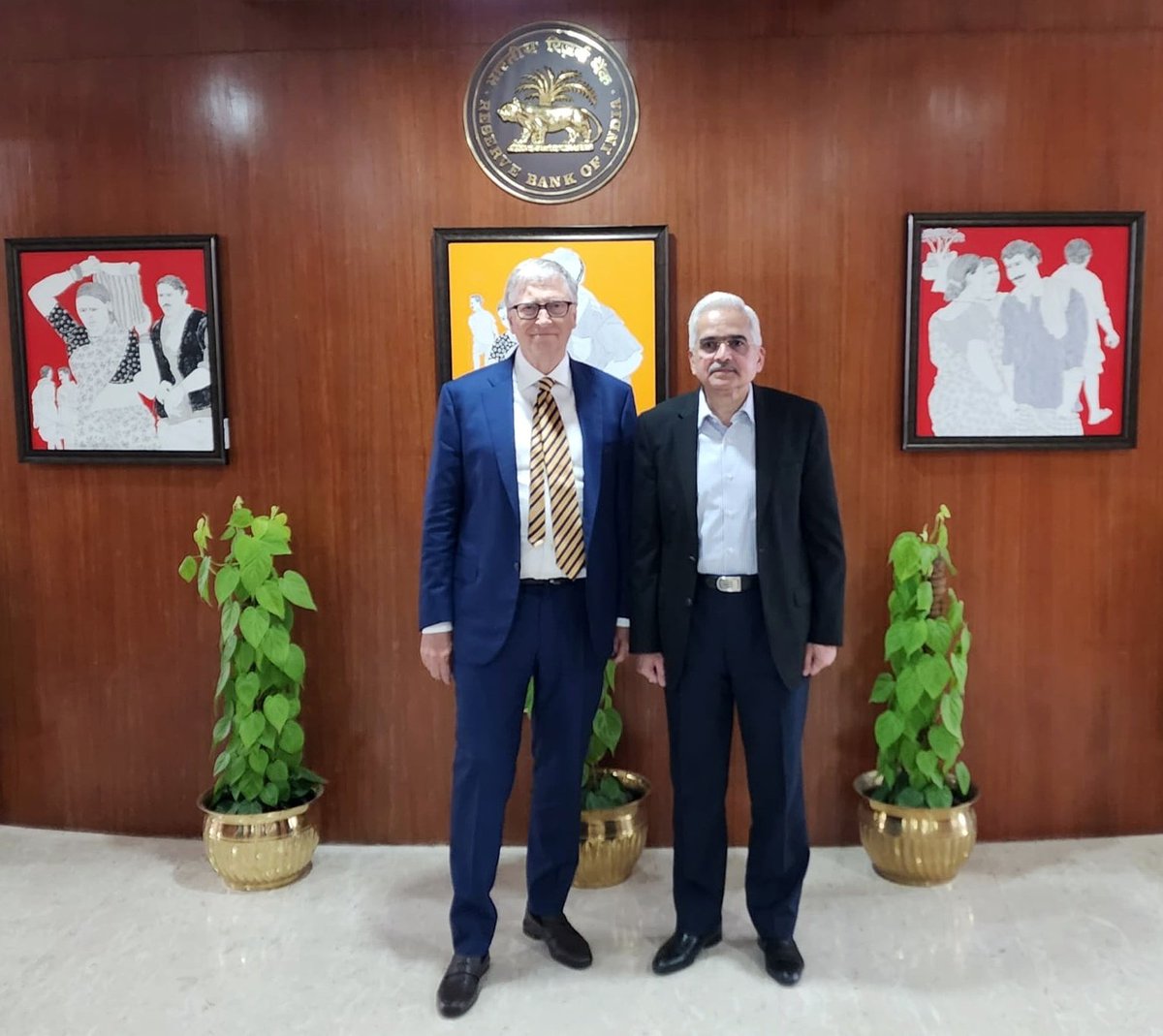 Mr.<a href="/BillGates/">Bill Gates</a> visited RBI Mumbai today and held wide ranging discussions with Governor <a href="/DasShaktikanta/">Shaktikanta Das</a> 
 
#RBI #rbitoday #rbigovernor #shaktikantadas #BillGates