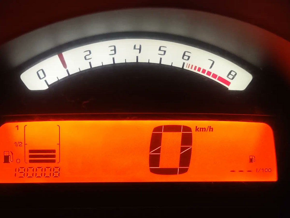 PabloMF_coach's tweet photo. Que bien se comporta mi #fightclubcar jaja 🤣...40000 km le he hecho ya...y va como la seda a sus 190000!!! 

Así da gusto ramoooooon!!!
.
.
.
.
.
.
#usera #getafe #vallecas #teamjagger #teampapigavi #laveladadelaño3 https://t.co/8tuZP3ou5s