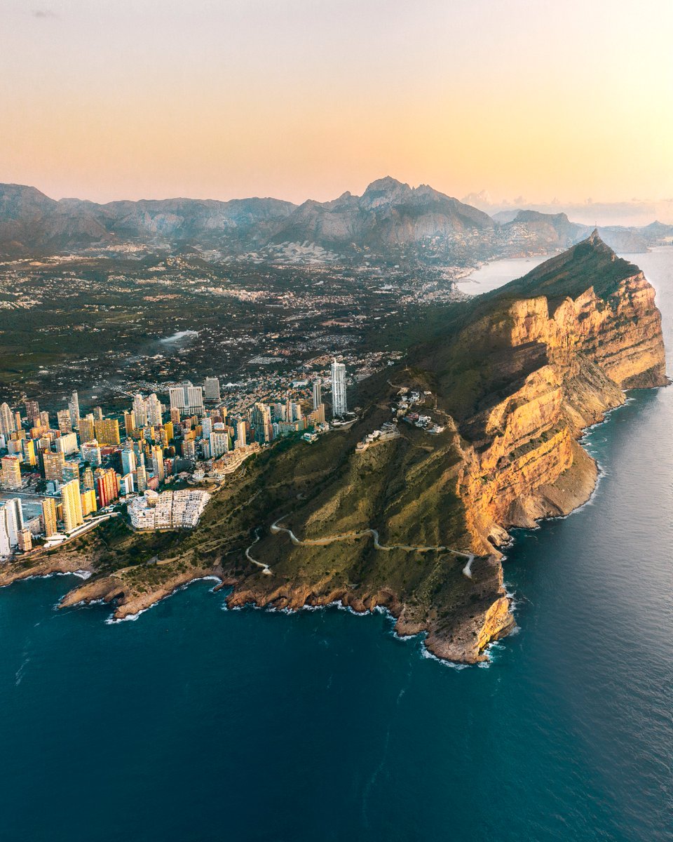 visitbenidorm's tweet photo. ¡Buenos días #Benilovers! Si todavía no habéis visitado la Sierra Helada, ¡a ponerlo en vuestro calendario pronto!😁

Good morning #Benilovers! If you haven't visited the Sierra Helada yet, you should put it on your calendar soon!😁

#VisitBenidorm #BenidormTeEspera https://t.co/ZMo7PbVUTm