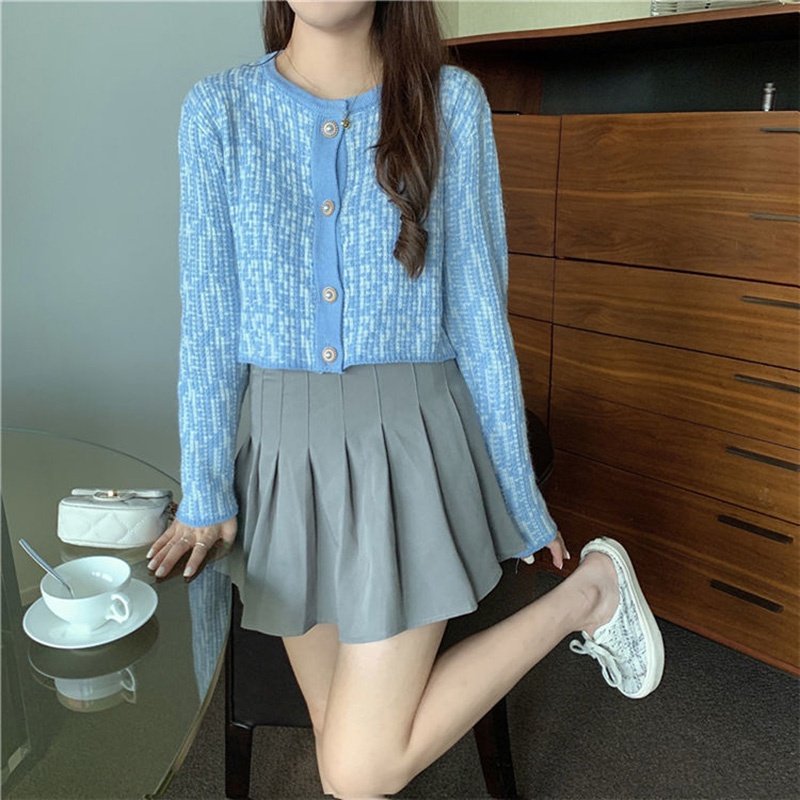 chitsania's tweet photo. ✨ Rekomendasi Korean Outer/Cardigan Under 100k ✨

- a thread https://t.co/6eBZp0b1LH