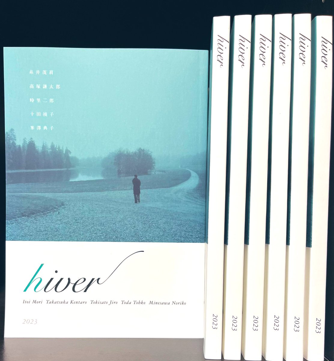 noriko_minesawa's tweet photo. 詩誌「hiver」
完成しました！

【執筆者】50音順
糸井茂莉
髙塚謙太郎
時里二郎
十田撓子
峯澤典子

5人の書き手によって
「冬」に書かれた詩篇
全102P

3月4日

◆七月堂さんで販売
販売前オンラインショップで予約開始

◆（夕方頃）葉ね文庫さんで販売
15時～髙塚さんがご在店！

5日
BOOTHで販売 https://t.co/3jeMPQVePu