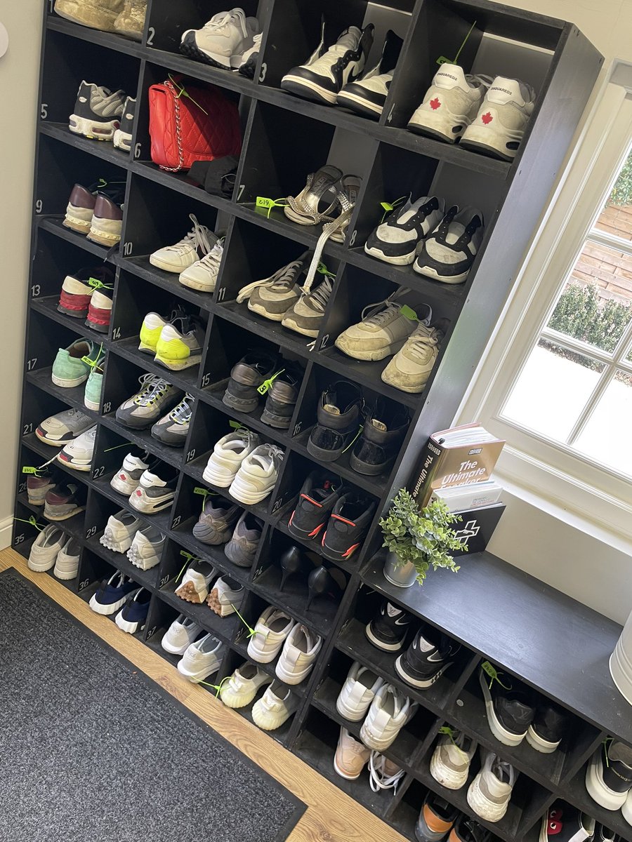 #payday so don't miss out on booking your dirty Sneakers in!! Busy week ahead but we still have availability for you! 😉🧼👟

#SNEAKERS #sneakerhead #shoesaddict #snkrehab