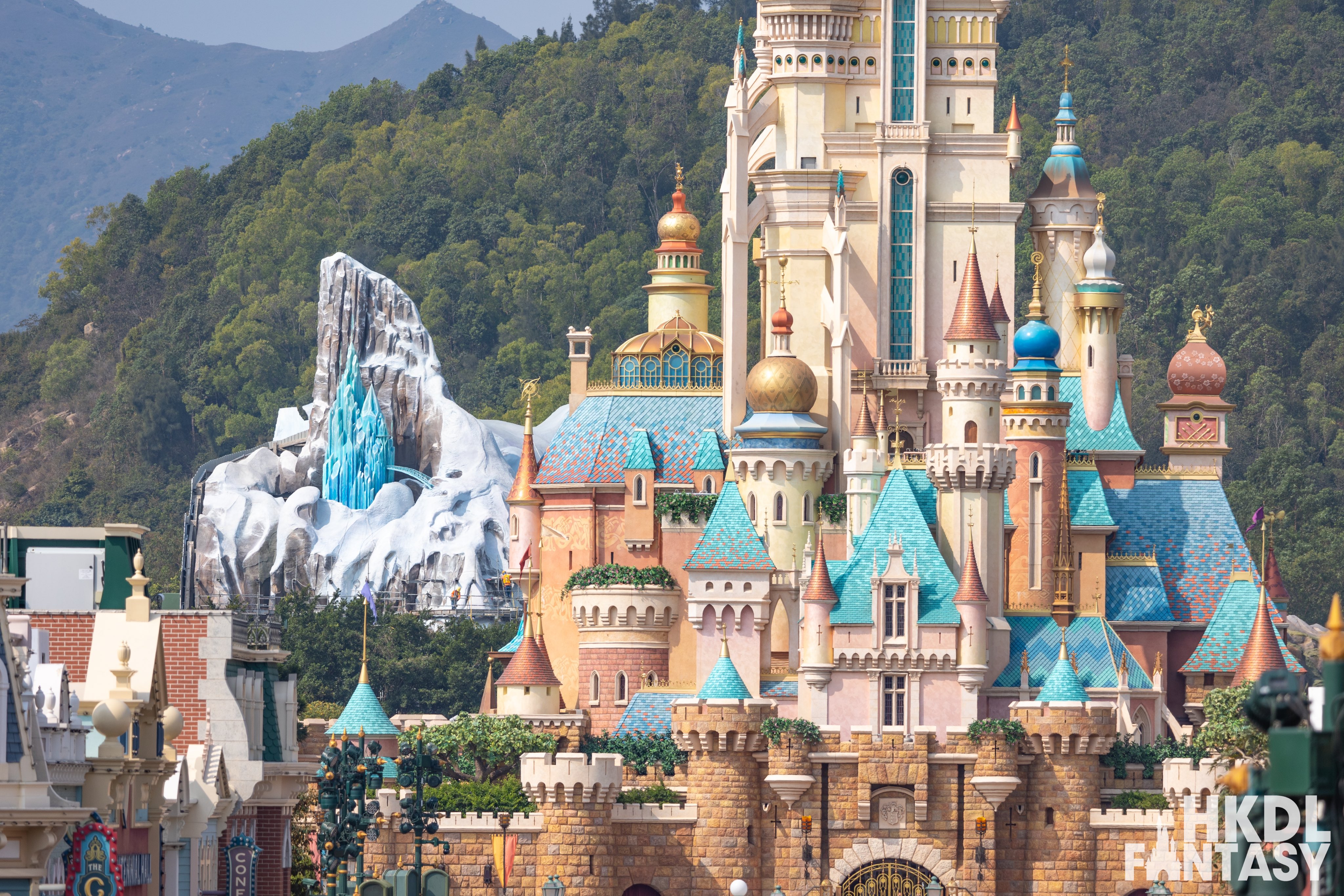 DisneylandParis - World of Frozen [Disney Adventure World - 2025] - Page 12 FqCrwCoagAAqoUR?format=jpg&name=4096x4096