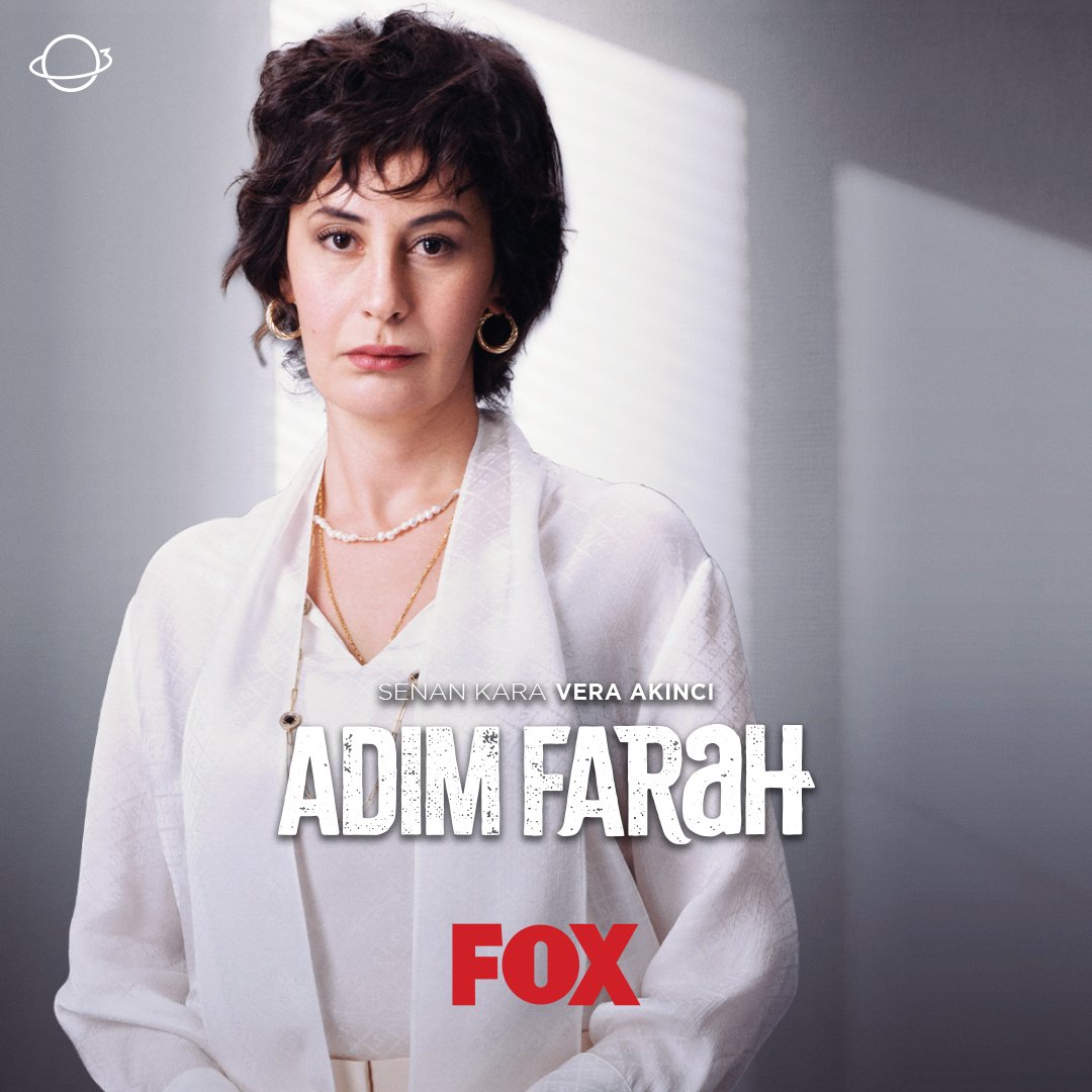 adimfarahdizi's tweet photo. Ali Galip’in karısı, Kaan’ın annesi. Kocasının aksine iyi, vicdanlı bir insan. Oğlunu, kocasının kirli dünyasından
uzak tutmak en büyük amacı.
#AdımFarah ilk bölümüyle Çarşamba 20.00’de #FOX’ta ✨
@foxturkiye #SenanKara https://t.co/b5R84bS0YF