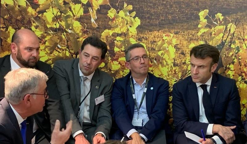 C'est lors du #salon #international de l'#agriculture que le #Président #Emmanuel #Macron a assuré les professionnels dont notre président de l'AOP #Bernard #Angelras de son soutien face à la crise actuelle, crise #économique mais aussi #climatique.