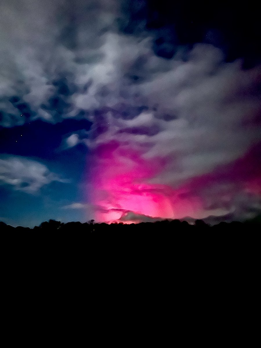 Abs86410's tweet photo. @aurorawatchuk Unreal, got a glimpse in Lancashire for about 10 mins, but worth it! https://t.co/SeVRMIDPgD