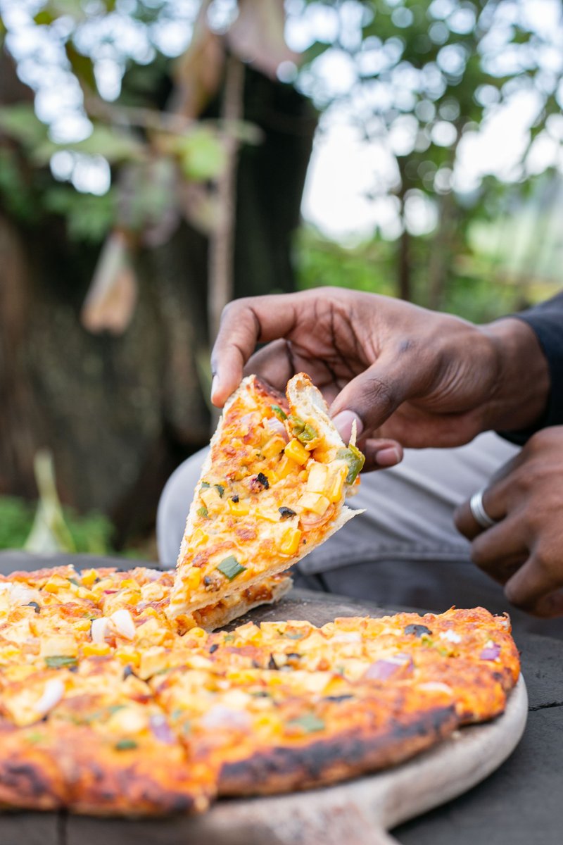 BannzCafe's tweet photo. Pizza cravings? We've got you covered at @BannzCafe 

Make a pit-stop along the Jinja-Kampala Highway and treat yourself to our irresistible Pizza☺️🍕 https://t.co/b1gSAOKAfj