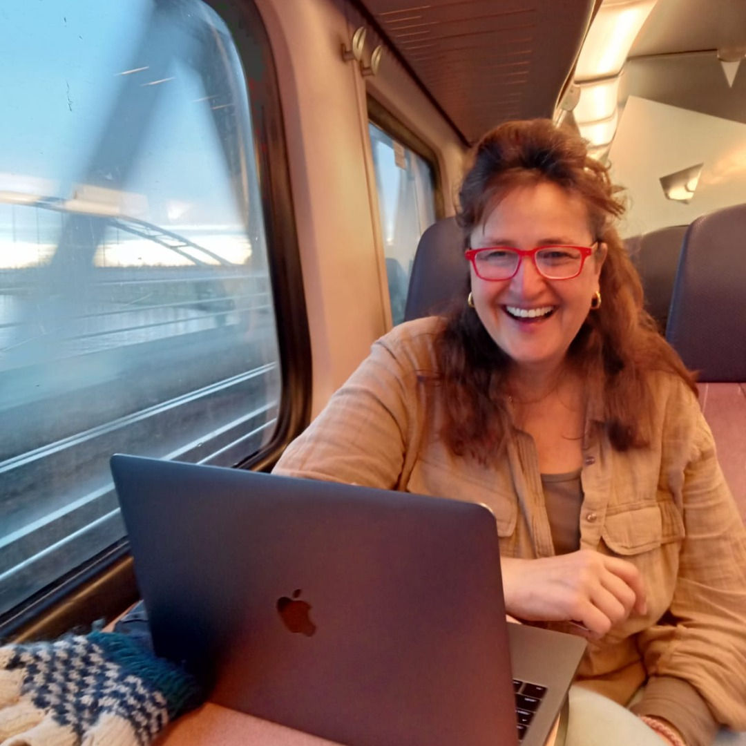 Vroege vogels hybride werken! Ireen en Eileen op weg naar Tilburg om Meetellen te vertegenwoordigen tussen de werkgevers :) #onderzoek #reintegratietweedespoor