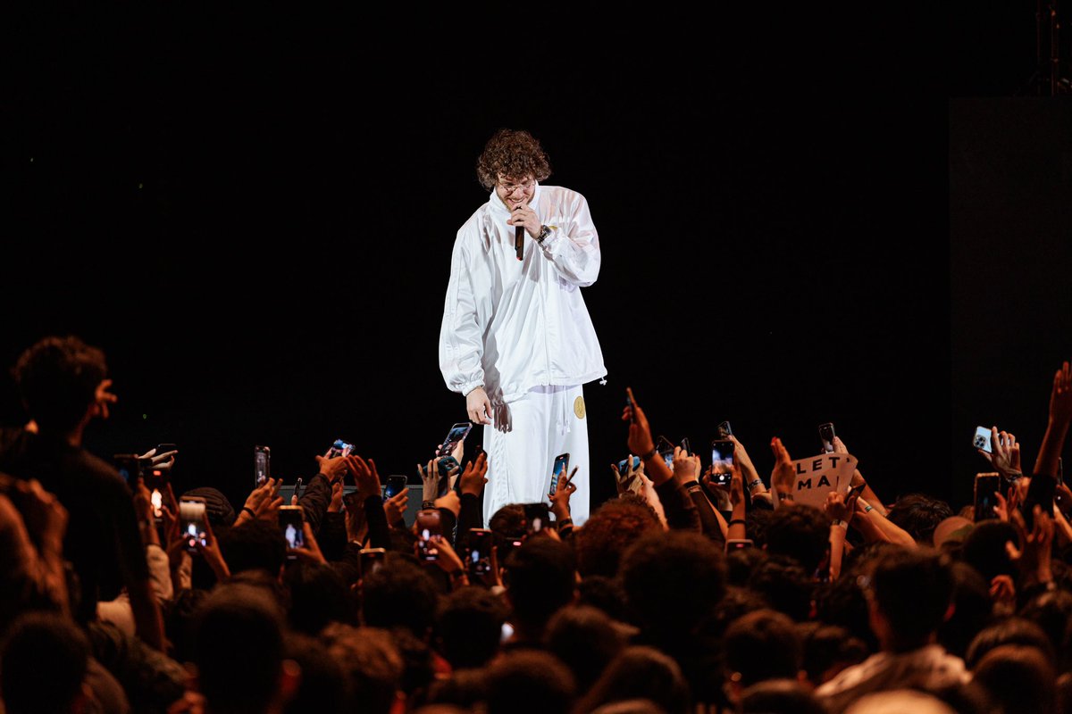 beyon_aldana's tweet photo. Jack Harlow brought Bahrain a night filled with great music, amazing energy, unforgettable memories!๐
Thank you for being a part of a great night as always ๐ซถ๐ผ
#jackharlow #aldana #amp #realitychecktour #realitychecktour2022 https://t.co/DmiK942aen