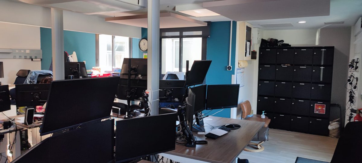 AFARM_SAMU's tweet photo. [ 🏫 Présentation @AFARM_SAMU - CFARM Rennes  🏫 ] / [ 🏥 Visite SAMU 53 Laval 🏥 ] 

Hier, @yrouet Rouet a présenté l' #AFARM aux étudiants #CFARM du @CHUdeRennes accompagné de notre délégué départemental @GuillaumeBriand , #ARM au #SAMU53 de Laval. 

https://t.co/RJryjBSZxp https://t.co/1LkyErwy7e