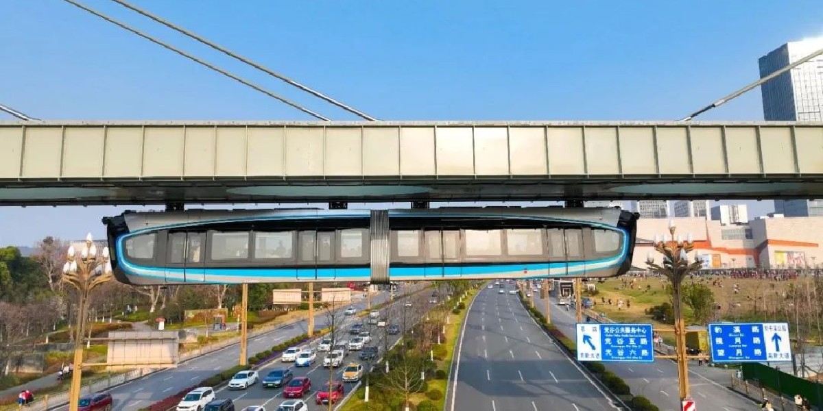 OpticsValleyCN's tweet photo. #OVC's sky rail is undergoing testing!🚟
Connecting many attractions in the zone, the 10.5 km long sky rail with 6 stations will be one of the best options to enjoy the OVC's landscape.🏞️🏙️ #OVCtransport https://t.co/oxTb1EhNop