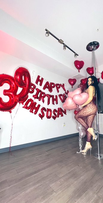 I&rsquo;m not getting old 💖 I&rsquo;m getting better. #thankyou #Iloveyouall #bestbirthday https://t.co/bbIsHO2A3R<a href="/tag/thankyou"class="tags">#thankyou</a><a href="/tag/iloveyouall"class="tags"><span>#iloveyouall</span></a><a href="/tag/bestbirthday"class="tags"><span>#bestbirthday</span></a>