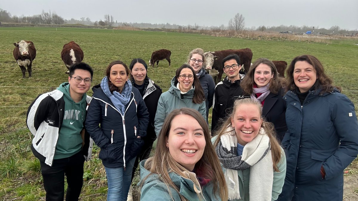 Last week we had our yearly retreat! 
We each discussed our unique perspectives and goals 💡 as well as the science behind science communication! 🧬🖥️
We are now ready to get back to the lab with lots of new ideas for the coming year! 🔬🪱