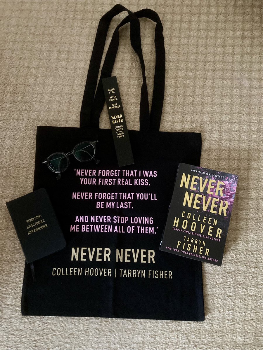 Chedgee's tweet image. Fabulous #bookpost from @HQstories #nevernever #colleenhoover #tarrynfisher