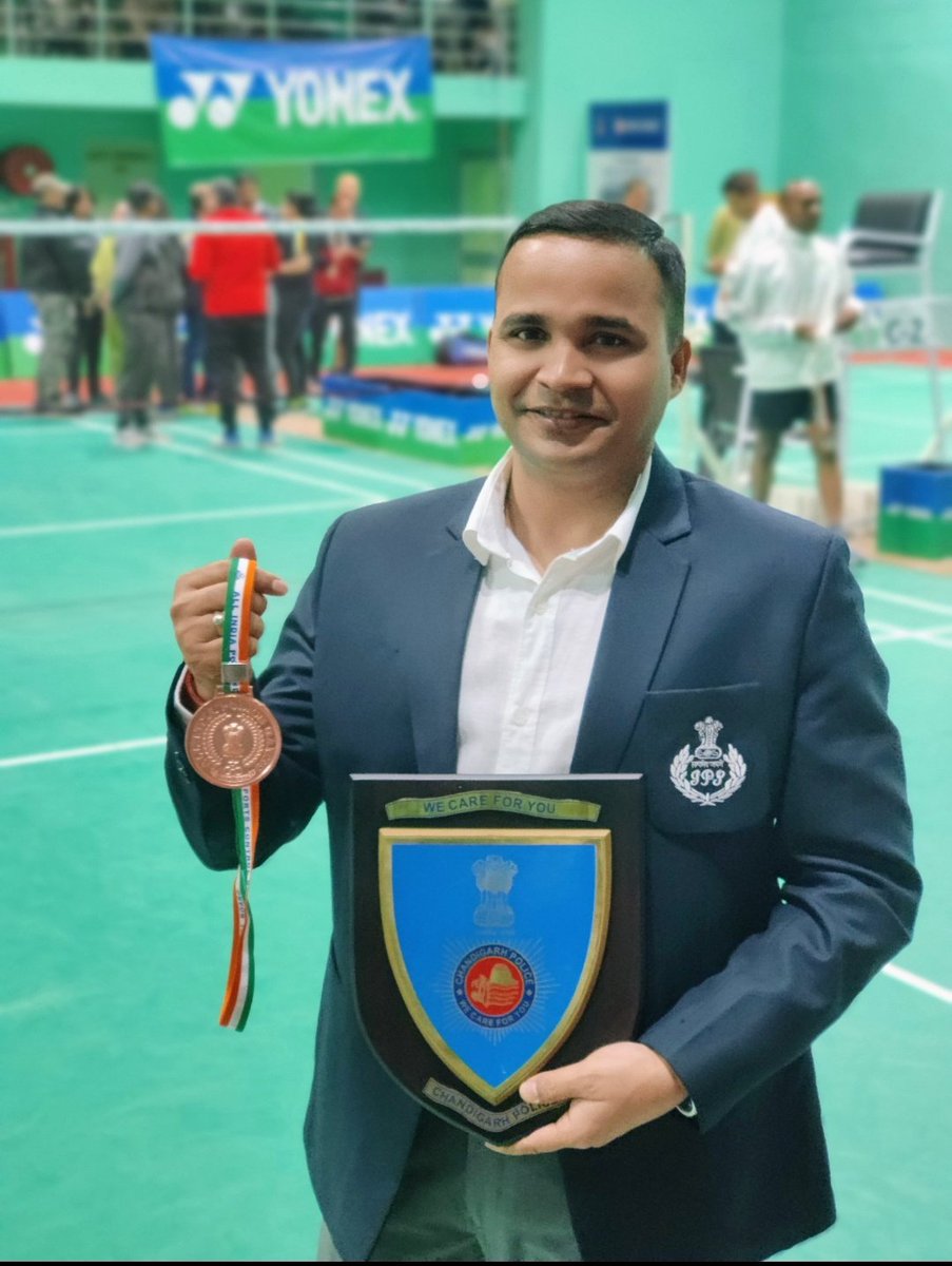 अपने नाम, अपने काम और अपनी शान के लिए मशहूर <a href="/SurajSinghIPS/">Suraj Singh Parihar IPS🇮🇳</a> छत्तीसगढ़ पुलिस सर को जन्मदिन की बहुत बहुत शुभकामनाएं एवं बधाई...🎂🎉
सर की पुलिस लाइब्रेरी मुहिम को पूरे देशभर में सराहना मिली थी। उसके बाद कई अधिकारी इस मुहिम में शामिल हुए
बाबा विश्वनाथ का आशीर्वाद आप पर सदैव बना रहे