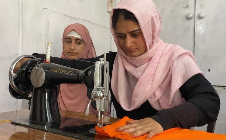 TaimurFaizer's tweet photo. #BreakingTheBais
#KashmiriStrongWomen https://t.co/cyk2iWh4EZ