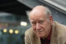 80 Jahre und dutzende von Büchern: Herzliche Gratulation an Franz Hohler zum morgigen Geburtstag. In Oerlikon darf man sich auch auf den Wahl-Oerlikoner freuen: Er kommt am 21. April in die Buchhandlung Nievergelt. Bis dann sind einige seiner Bücher im bücherraum f einsehbar.