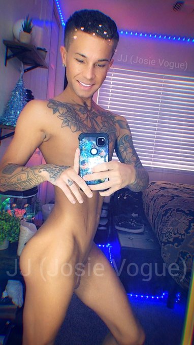 I'm ready ? #femboy #FemBoyDoll #twink #gay #skinnyboy #TattooedNudist #tattooguy #tattoolovers #cuteboys