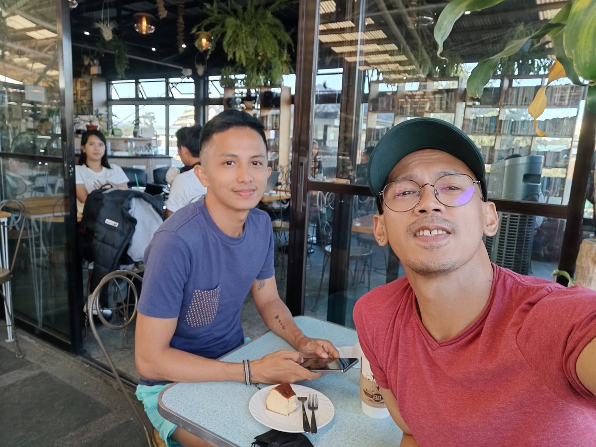 0li2600's tweet photo. Enjoying Session Road in Bloom with @enzo0924.
#BaguioCity
#alterbaguio
#Panagbenga2023
#SessionRoadinBloom https://t.co/8NxMaaSZLF