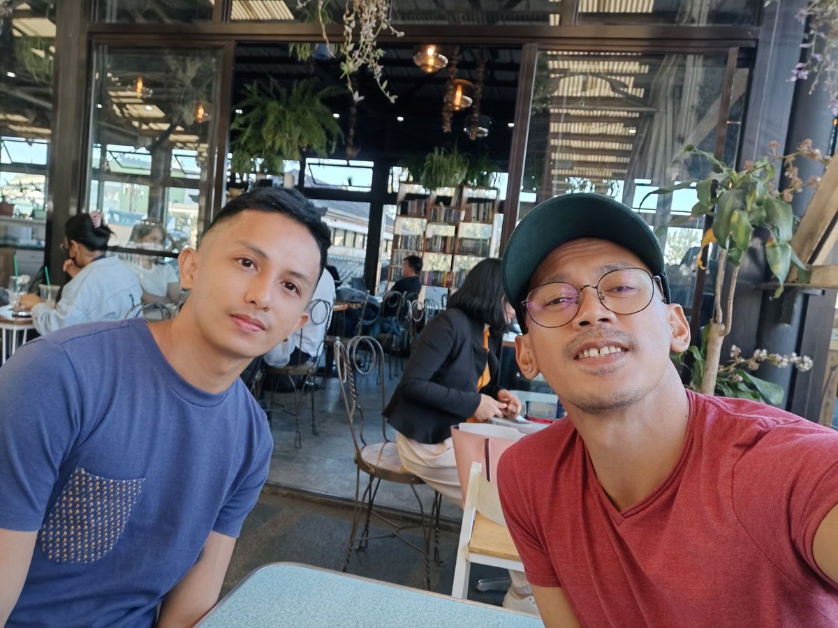 0li2600's tweet photo. Enjoying Session Road in Bloom with @enzo0924.
#BaguioCity
#alterbaguio
#Panagbenga2023
#SessionRoadinBloom https://t.co/8NxMaaSZLF