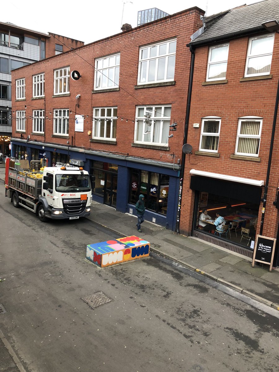 This is a pedestrianised street in Manchester. Loading is between 6-10am only. This wagon just reversed down it and around the fugly concrete ‘barriers’ at 3pm.
Edge Street deserves so much better than this. 
<a href="/Piccadilly_Lab/">Piccadilly Labour 🐝🏳️‍🌈</a>