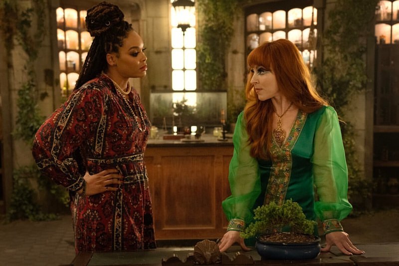 SinnerQueen7's tweet photo. Happy #TheWinchesters Day!! We get a brand new episode tonight featuring creepy clowns &amp; the return of Rowena! How will she appear? How will the meet up with Ada go &amp; perhaps even the core 4? Can't wait to find out. Be sure to tune in at 8pm EST! https://t.co/ljjmJfPGPm