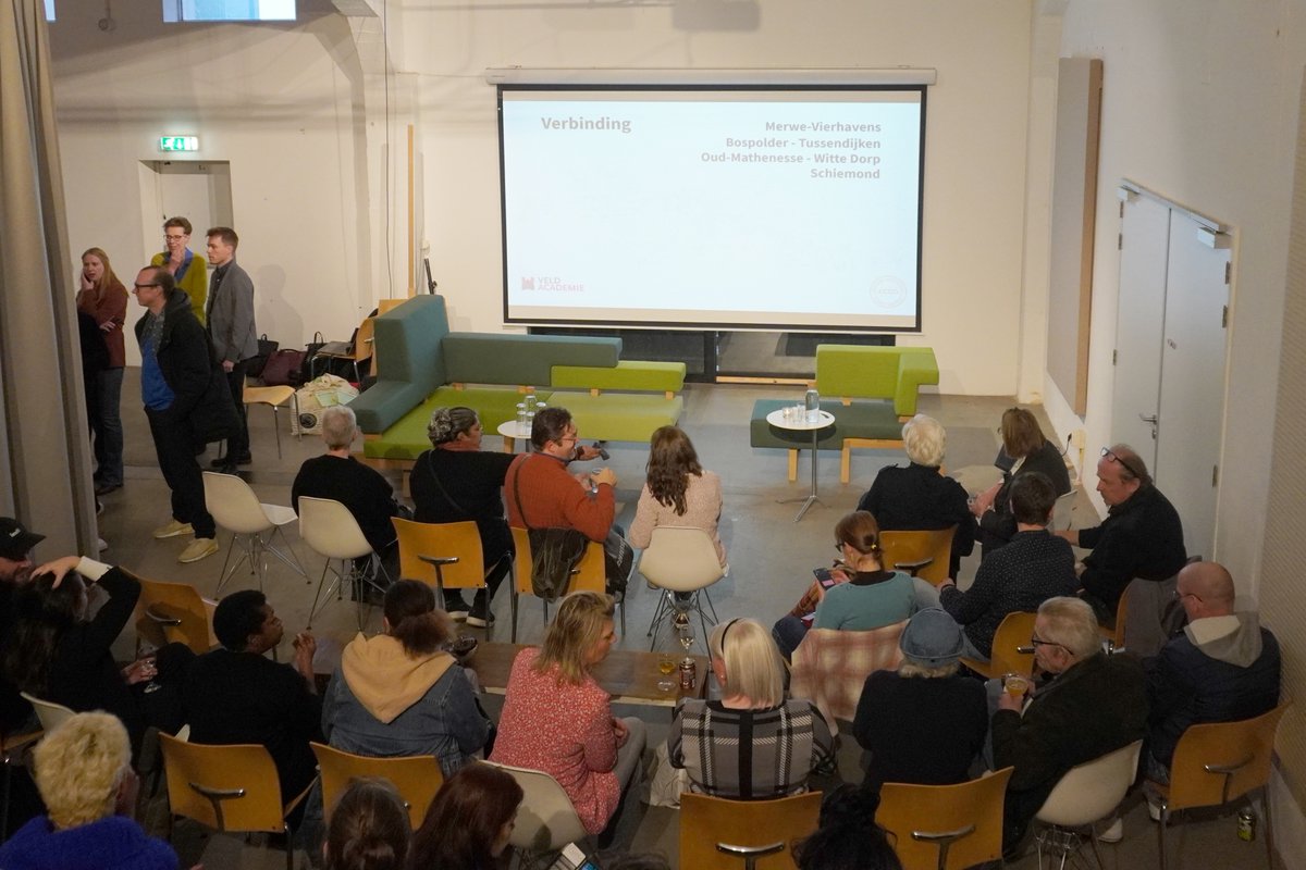 Pioniers van verbinding
60 mensen gingen in gesprek over verbinding in het Verhalencafé in het Keilepand. Door kennis, inzicht en ervaring te delen kreeg het thema ‘Verbinding’ gelijk gestalte. Wij ondersteunde deze middag door resultaten te tonen van het M4H Netwerkonderzoek.