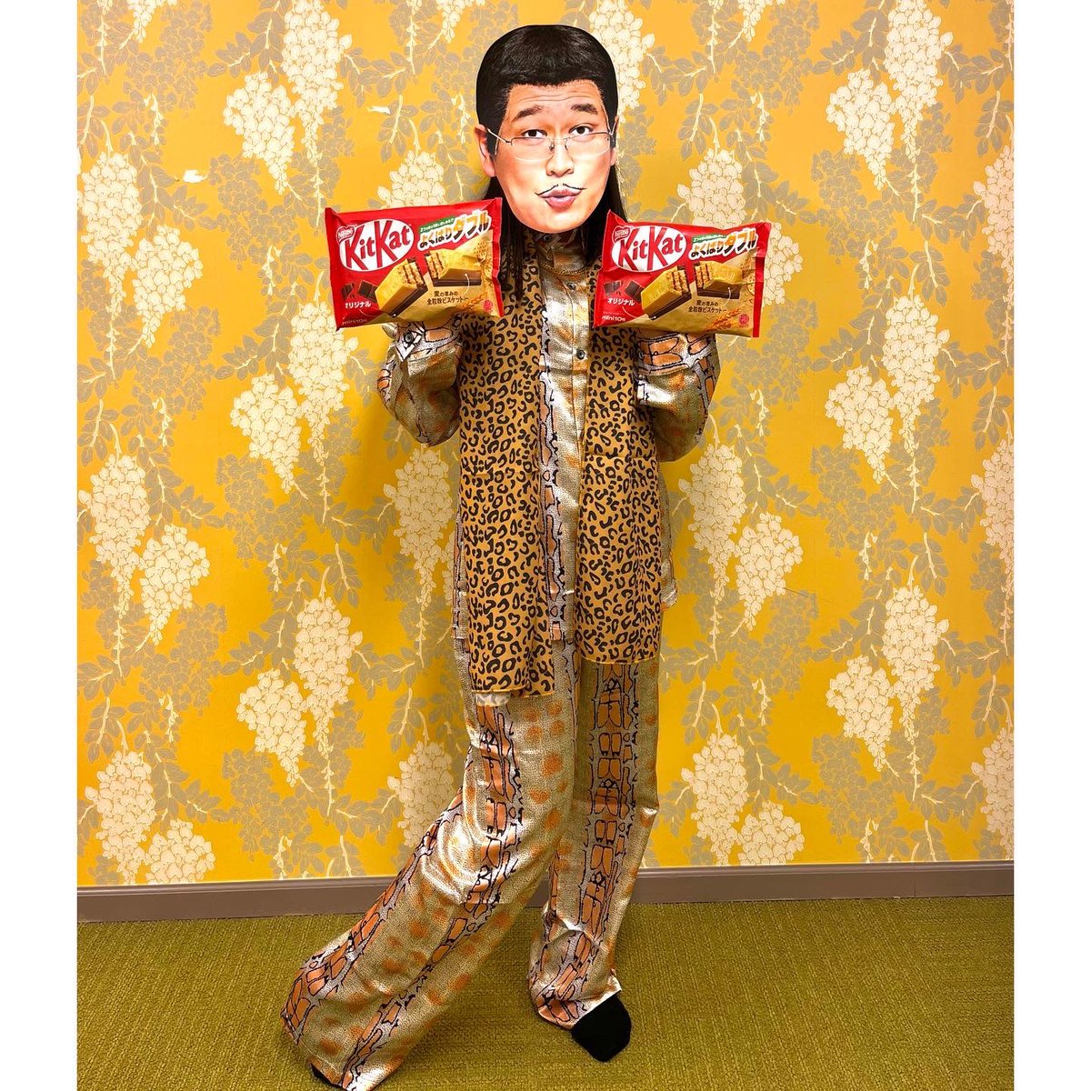 M____official's tweet photo. 2023/2.27 (月)
「kitkatよくばりダブル」発表会でピコ太郎さんとダンサーとして踊らせて頂きました！
3/1~発売ですのでみなさんぜひ食べてください🤤♡
PPAPの替え歌「PPAP kitkatよくばりダブルver」も楽しく踊ったので是非見てみてね♥️

#kitkat #キットカット #dance #dancer #ピコ太郎 さん https://t.co/qglBrzmwL8