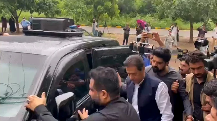 Nawaiwaqt_'s tweet photo. انسدادِ دہشتگردی عدالت اور بینکنگ کورٹ سے عمران خان کی ضمانتیں منظور
https://t.co/T8qI4HVnle
#PTI #ImranKhan #AntiTerrorismCourt #BankingCourt #Bail @ImranKhanPTI @PTIofficial @GovtofPakistan https://t.co/RAXz4uWvVn