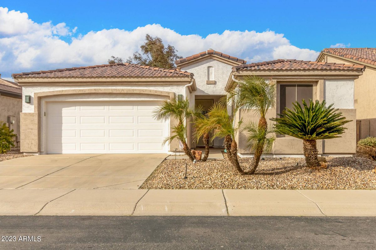KrysTheRealtor's tweet photo. 4092 E BLUE SPRUCE Lane, Gilbert, AZ 85298 just hit the market!
Take a look at this awesome space: https://t.co/2Wing0mtea https://t.co/pAPxG26Q6x