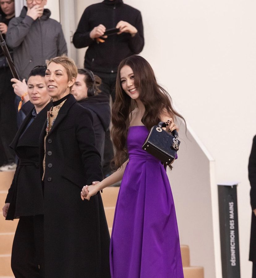 aripinkfww's tweet photo. con ustedes: MISS DIOR

JISOO THE FACE OF DIOR 
#JISOOxDiorAW23 @Dior https://t.co/izp2ZF4qb9