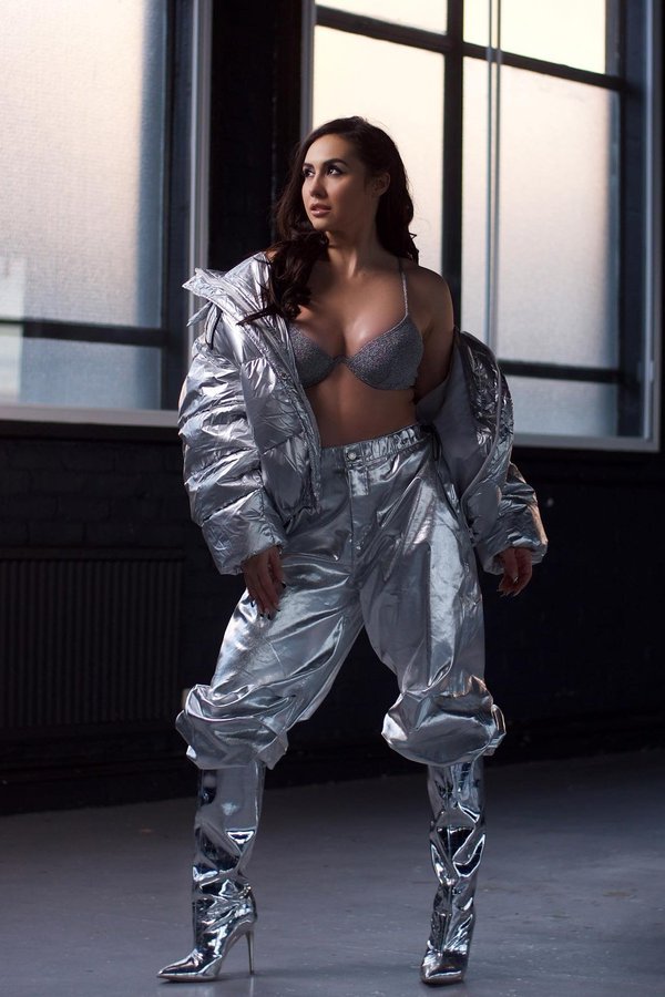 FqD2JVxaMAAa1u-?format=jpg&name=900x900