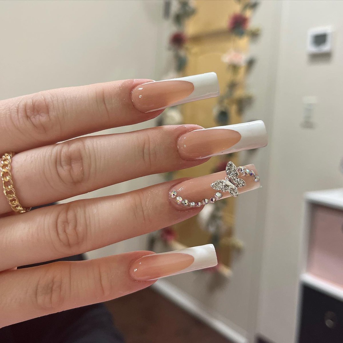 itsslilyynails's tweet photo. Morning 🦋🤍 
Doing $20 off all long sets the month of March ✨ 
ITSSLILYYNAILS https://t.co/CDOvdgZtNa