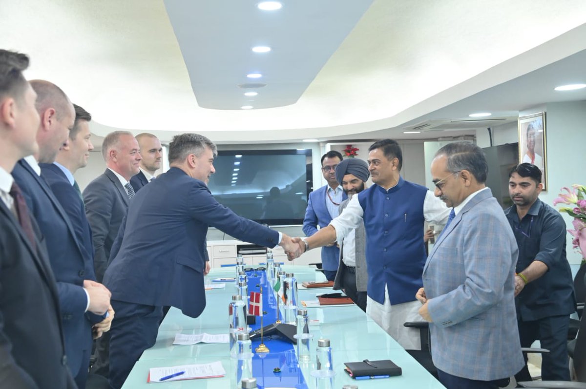 The two ministers discussed cooperation between both countries in the RE sector, especially offshore wind, Green Hydrogen and Green Ammonia.

@PIB_India
@mnreindia

#RenewableEnergy #GreenHydrogen #GreenAmmonia #windenergy