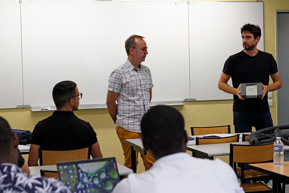 univtoulon's tweet photo. Les étudiants du Master Chimie et Sciences des Matériaux de l'#univtoulon roulent en super circulaire, avec le laboratoire @mapiemlab en collaboration avec WeRECY. 
👉 https://t.co/R97Va46QR7 https://t.co/Fi8kLJ14nI