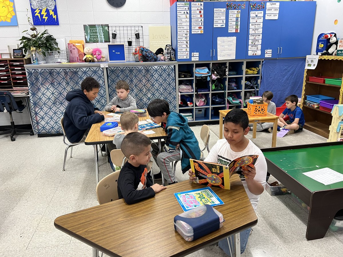 shellhaze's tweet photo. Buddy reading with our 5th grade friends. We loved it❤️❤️ @WilfongBrittany @claremont_elem https://t.co/BQPHpEIfc0
