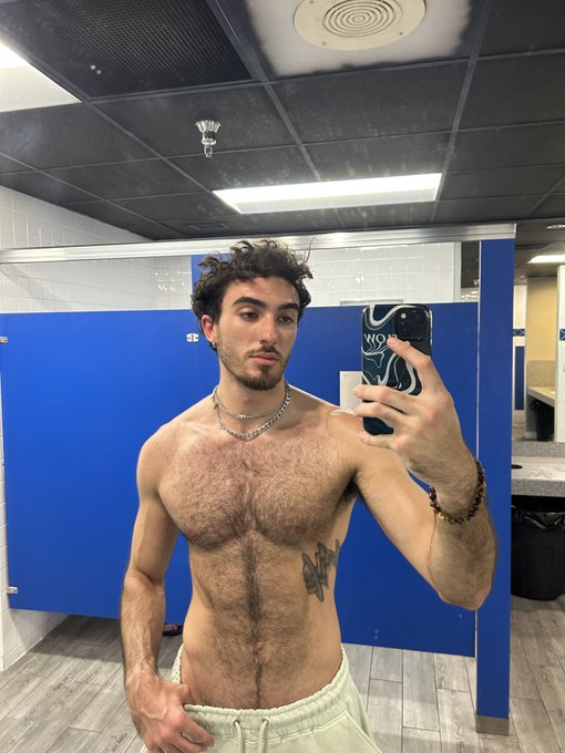 Goodmorning February is almost over and I'm panicking https://t.co/qe5Vkwgjnm