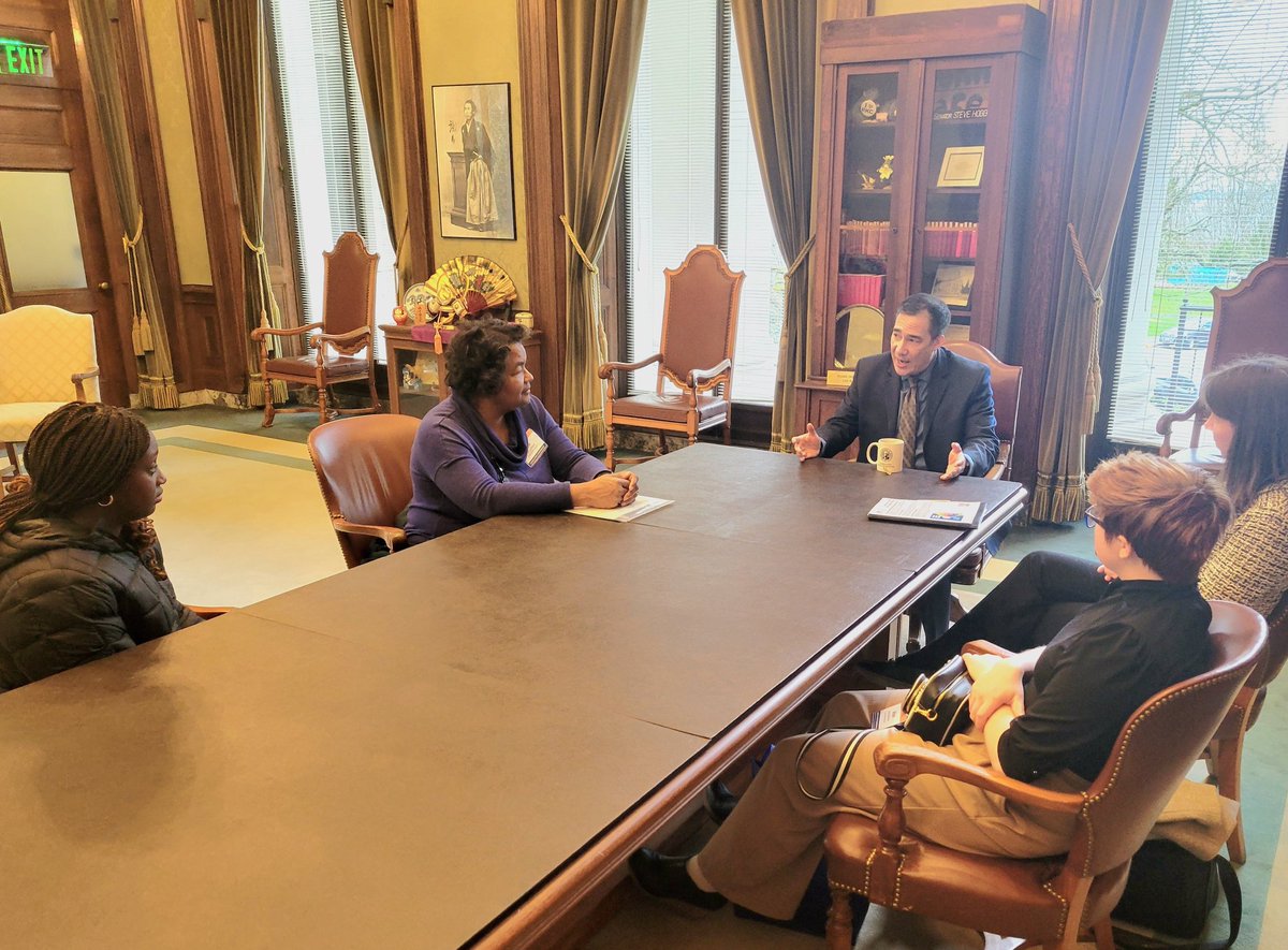 electhobbs's tweet photo. It was wonderful to meet with student leaders and school board directors from @EverettSchools, @EdmondsSchools and @ShorelineK12 during #walegconference2023. #WSDDA https://t.co/4EESjV7aDb