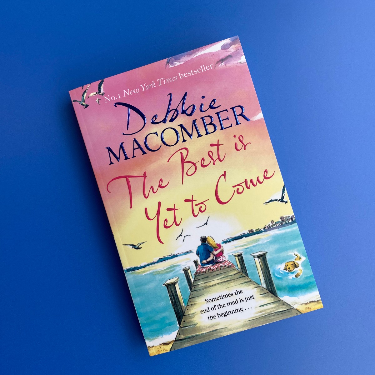 Paperback copies of The Best is Yet to Come by <a href="/debbiemacomber/">Debbie Macomber</a> have arrived in the office and are looking gorgeous! 😍 It's the most heart-warming and life-affirming story about new beginnings and finding love in unlikely places ❤️

Pre-order yours now: amzn.to/3EIAVnt