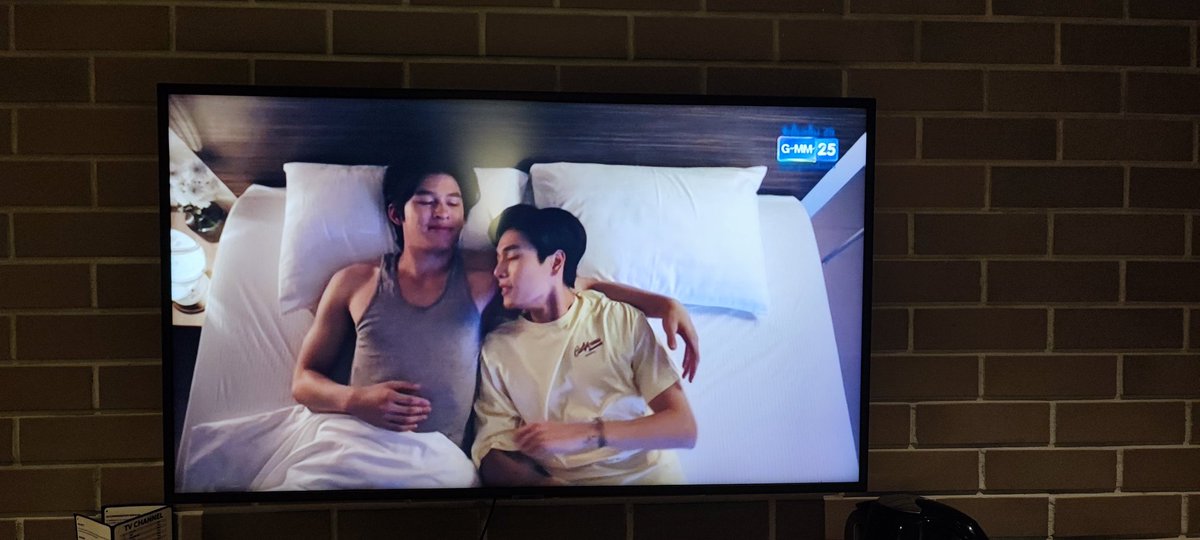 scentofmarkers's tweet photo. Seeing this on national tv, without subs makes me really believe that I'm in Thailand now. 🥹🥹🥹 https://t.co/itAbXKp56a
